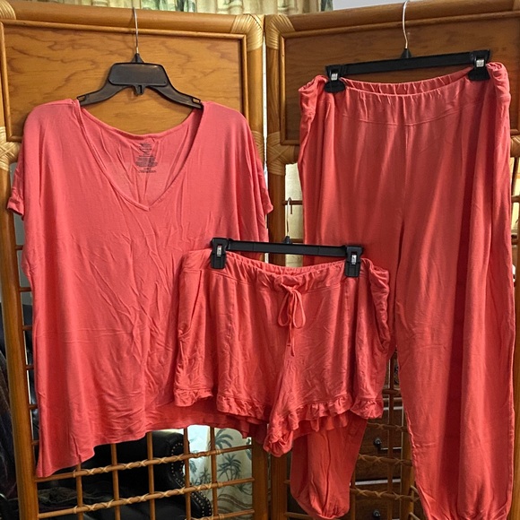 Secret Treasures Coral Pajama Set - Picture 1 of 6